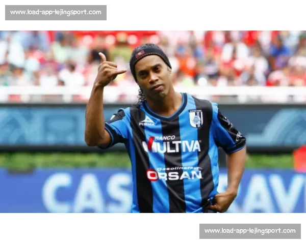 小罗携大罗、维尼修斯亮相 Nike 活动：传奇与新星跨代际传递足球正能量