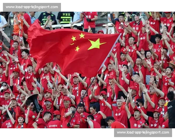 苏超赛场现中国红！球迷跨越山海为榕江助威
