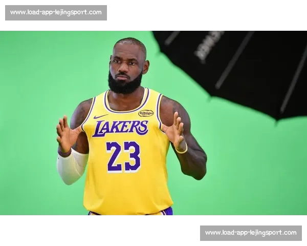 詹姆斯或签两年顶薪续约湖人!父子三人同台历史性时刻进入倒计时 詹姆斯或签两年顶薪续约湖人!父子三人同台历史性时刻进入倒计时